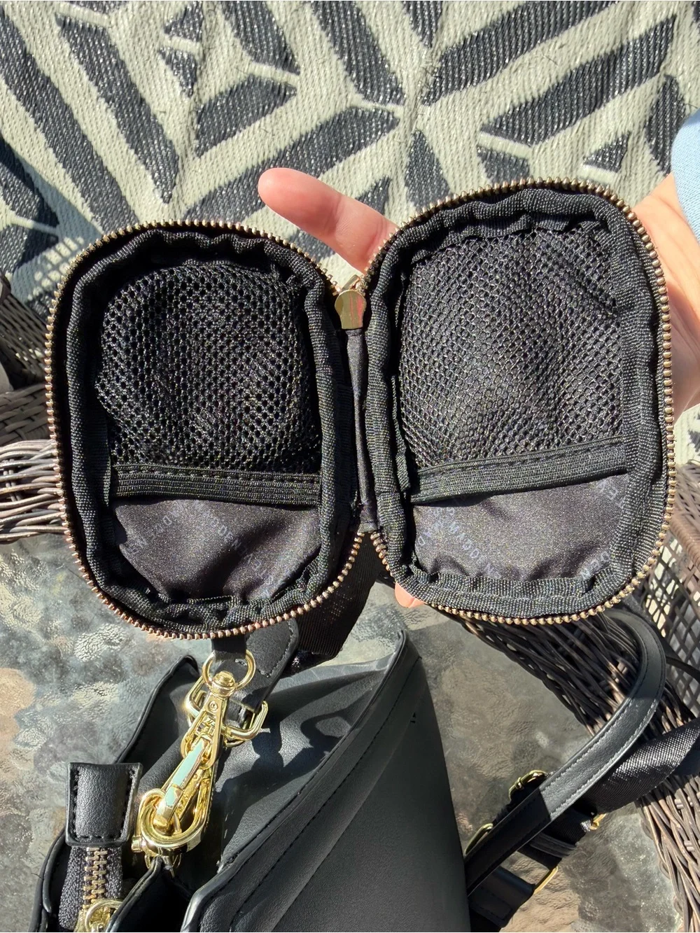 Steve Madden compact structured